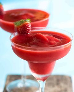 Read more about the article Summer Cocktail Series:  “Clean” Strawberry Daiquiris